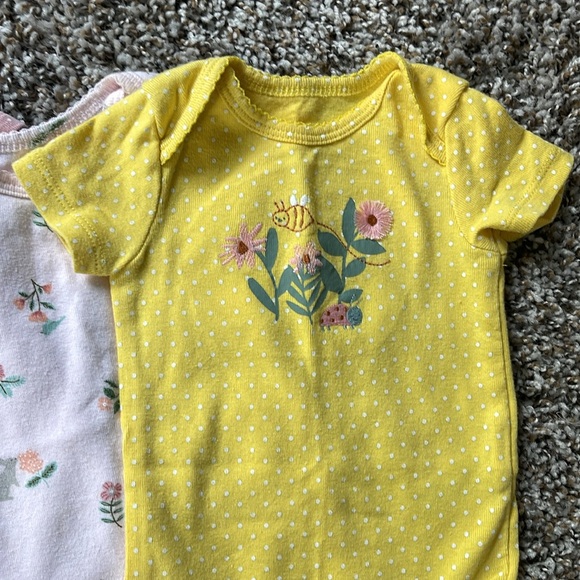 3M✨Set of 5 Carter’s Girls Onesies 3 months - Picture 4 of 8